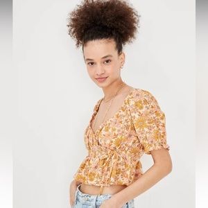 NWT American Eagle floral cropped blouse size medium